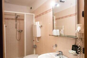 هتل Albergo Al Platano