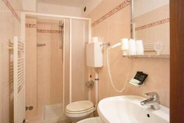 هتل Albergo Al Platano
