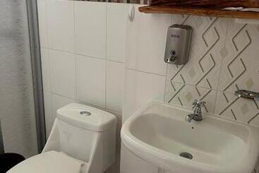 هتل Hostal Alpachaca New Quito Airport
