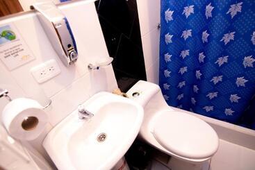 هتل Hostal Alpachaca   New Quito Airport