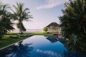 هتل The Kelong Trikora Resort
