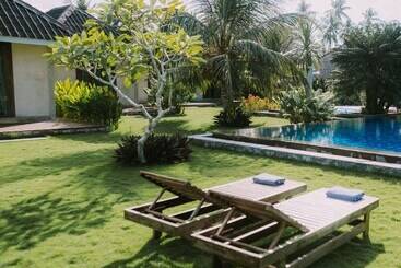 هتل The Kelong Trikora Resort