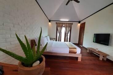 هتل The Kelong Trikora Resort