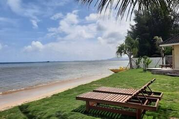 هتل The Kelong Trikora Resort