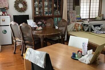 פנסיון Kami House