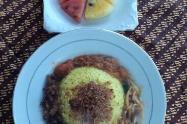 تختخواب و صبحانه Bis Homestay