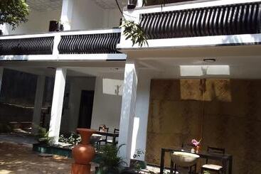 تختخواب و صبحانه Sanjee Shome & Lanka Ayurveda