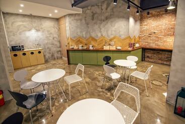 Doo Hotel & Guesthouse   Hostel