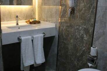 Ereza Otel
