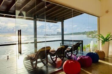 هتل Thambilli Beach Front Villa