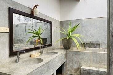 هتل Thambilli Beach Front Villa