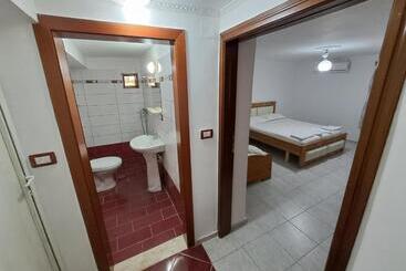 پانسیون Guest House Argjiro Castle