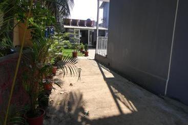 هتل Royal Tulip Goa Beach Cottages