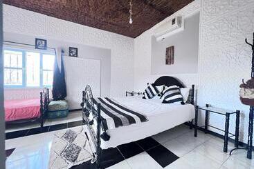 پانسیون La Maison Traditionnelle Hôtel Et Guesthouse