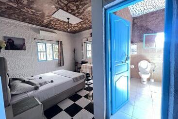 پانسیون La Maison Traditionnelle Hôtel Et Guesthouse