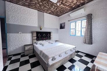 پانسیون La Maison Traditionnelle Hôtel Et Guesthouse