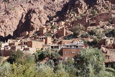 پانسیون La Maison Traditionnelle Hôtel Et Guesthouse