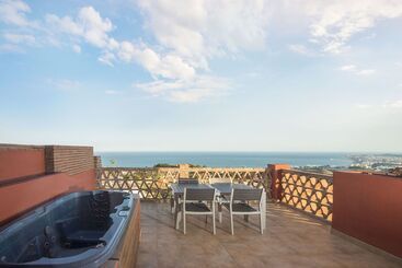 Penthouse M Reserva Del Higueron 3 Bedrooms. Transfer To The Beach And Train Station. Jacuzzi. Wifi
