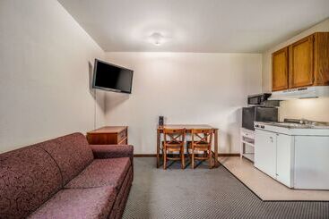 هتل Americas Best Value Inn Marquette