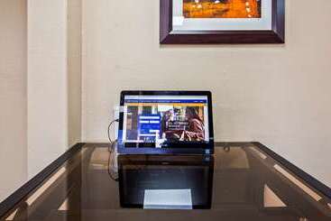 هتل Best Western Executive Inn