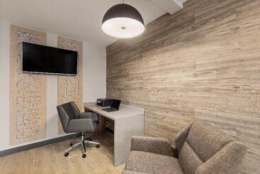 هتل Candlewood Suites St Louis St Charles By Ihg