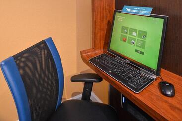 هتل Candlewood Suites St Louis St Charles By Ihg