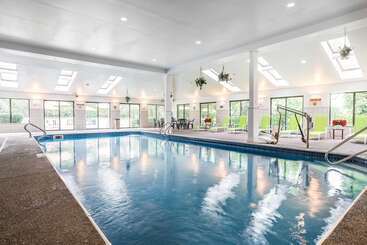 هتل Quality Inn Shelburne  Burlington