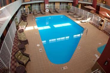 هتل Roosevelt Grand Dakota, Surestay Collection By Best Western