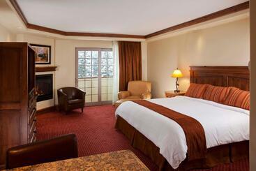 هتل Tivoli Lodge