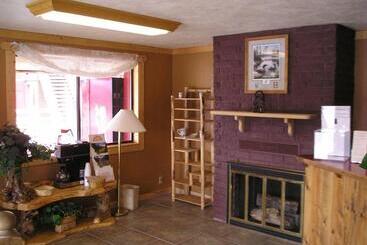 هتل Travelers Lodge