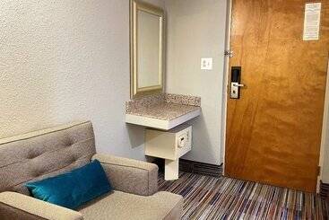 هتل Travelodge By Wyndham Bloomington