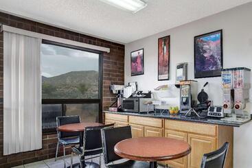 هتل Travelodge By Wyndham Cedar City