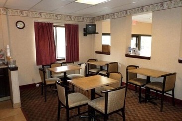 هتل Travelodge By Wyndham Cleveland Lakewood