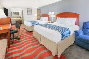 هتل Travelodge Inn & Suites By Wyndham Norman