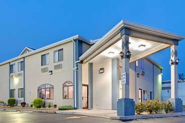 هتل Travelodge By Wyndham St. Louis