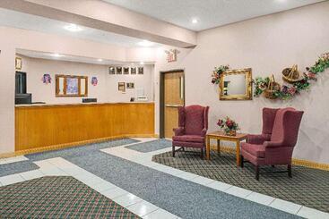 هتل Travelodge By Wyndham St. Louis