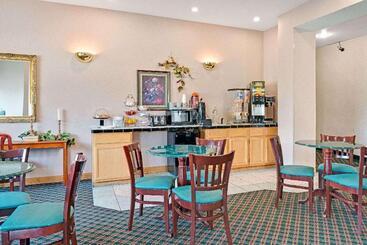 هتل Travelodge By Wyndham St. Louis