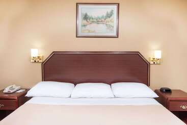 هتل Travelodge By Wyndham Terre Haute