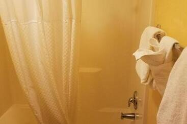 هتل Travelodge By Wyndham Wenatchee