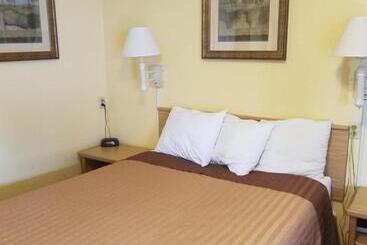 هتل Travelodge By Wyndham Wenatchee