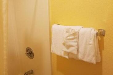 هتل Travelodge By Wyndham Wenatchee