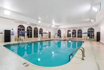 هتل Travelodge & Suites By Wyndham Fargo/moorhead