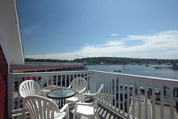 هتل Tugboat Inn