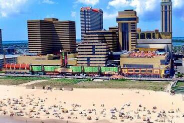 استراحتگاه Tropicana Atlantic City