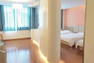 هتل 7 Days Inn Yining Xintiandi