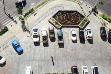 هتل 7 Days Inn Yining Xintiandi