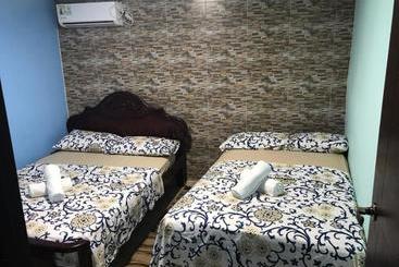 هاستل Posada J&j Forbes  2