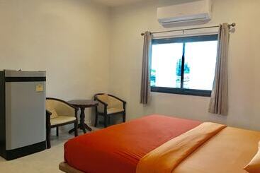 هاستل Hiranyika Cafe And Bed
