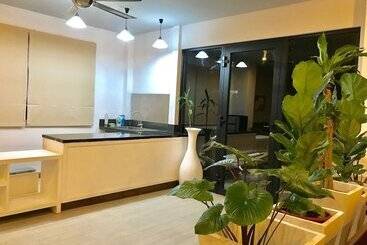 هاستل Hiranyika Cafe And Bed
