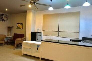هاستل Hiranyika Cafe And Bed